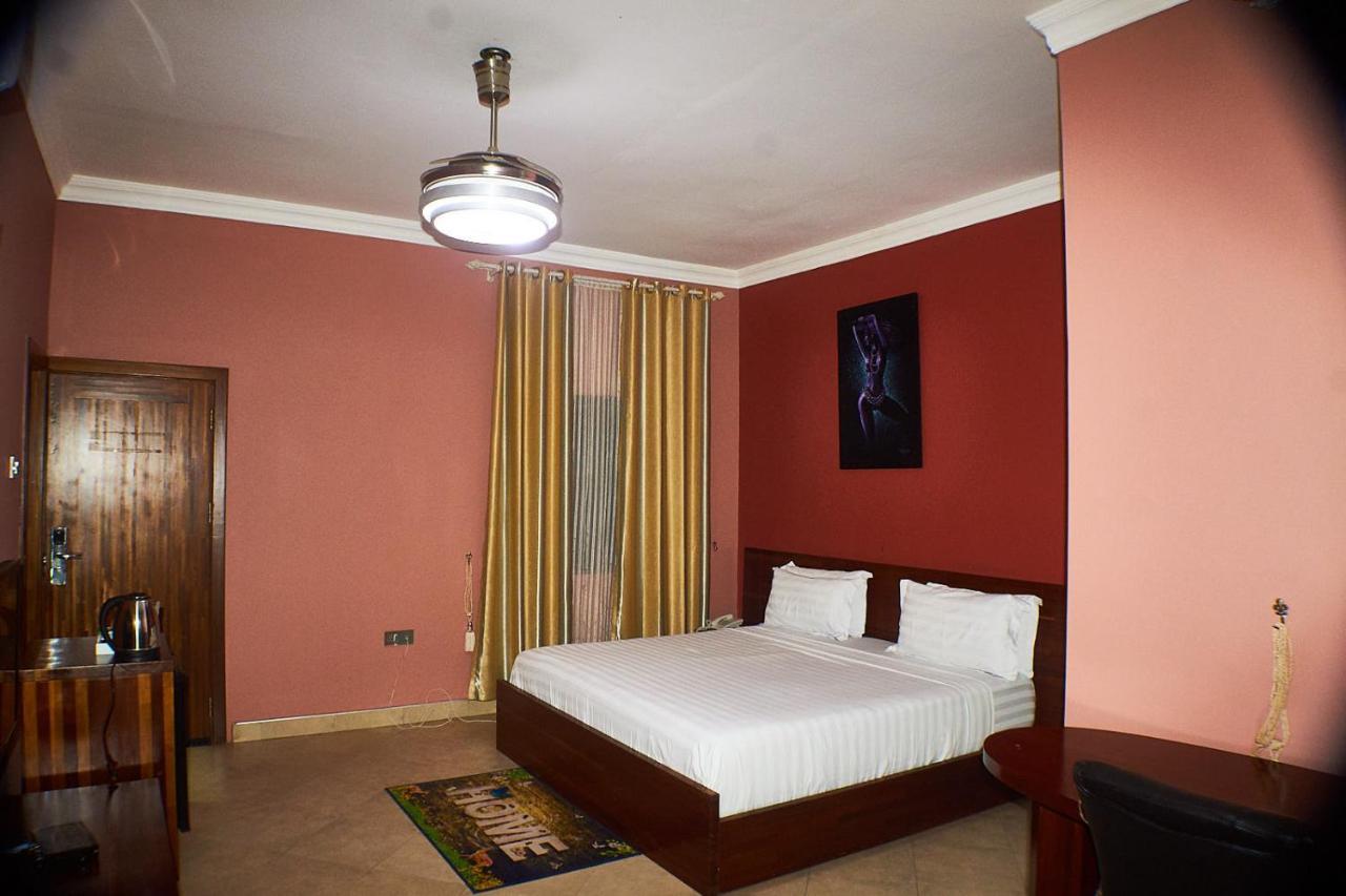Triple Hill Hotel Weija Luaran gambar