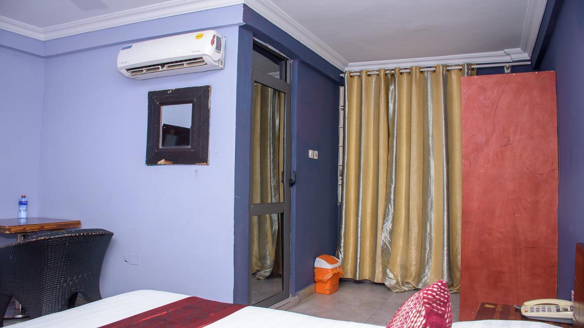Triple Hill Hotel Weija Luaran gambar