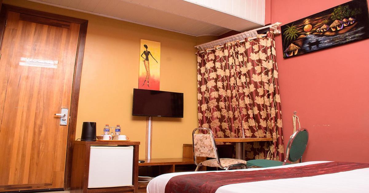 Triple Hill Hotel Weija Luaran gambar