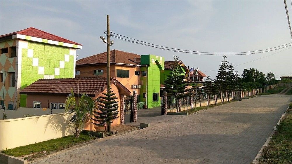 Triple Hill Hotel Weija Luaran gambar